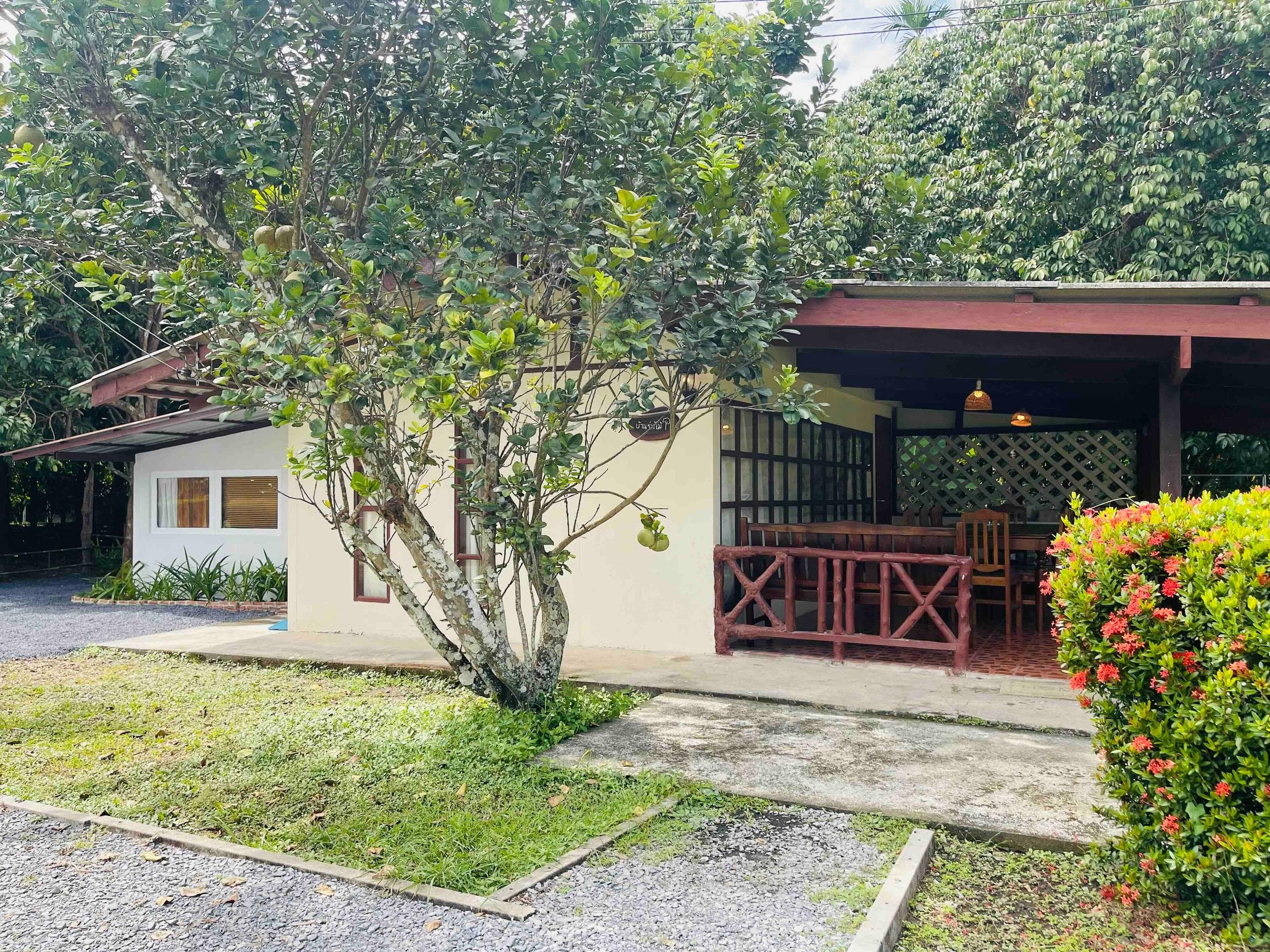 บ้านร่มไม้ บ้านสวนสายสมร ที่พักนครนายก