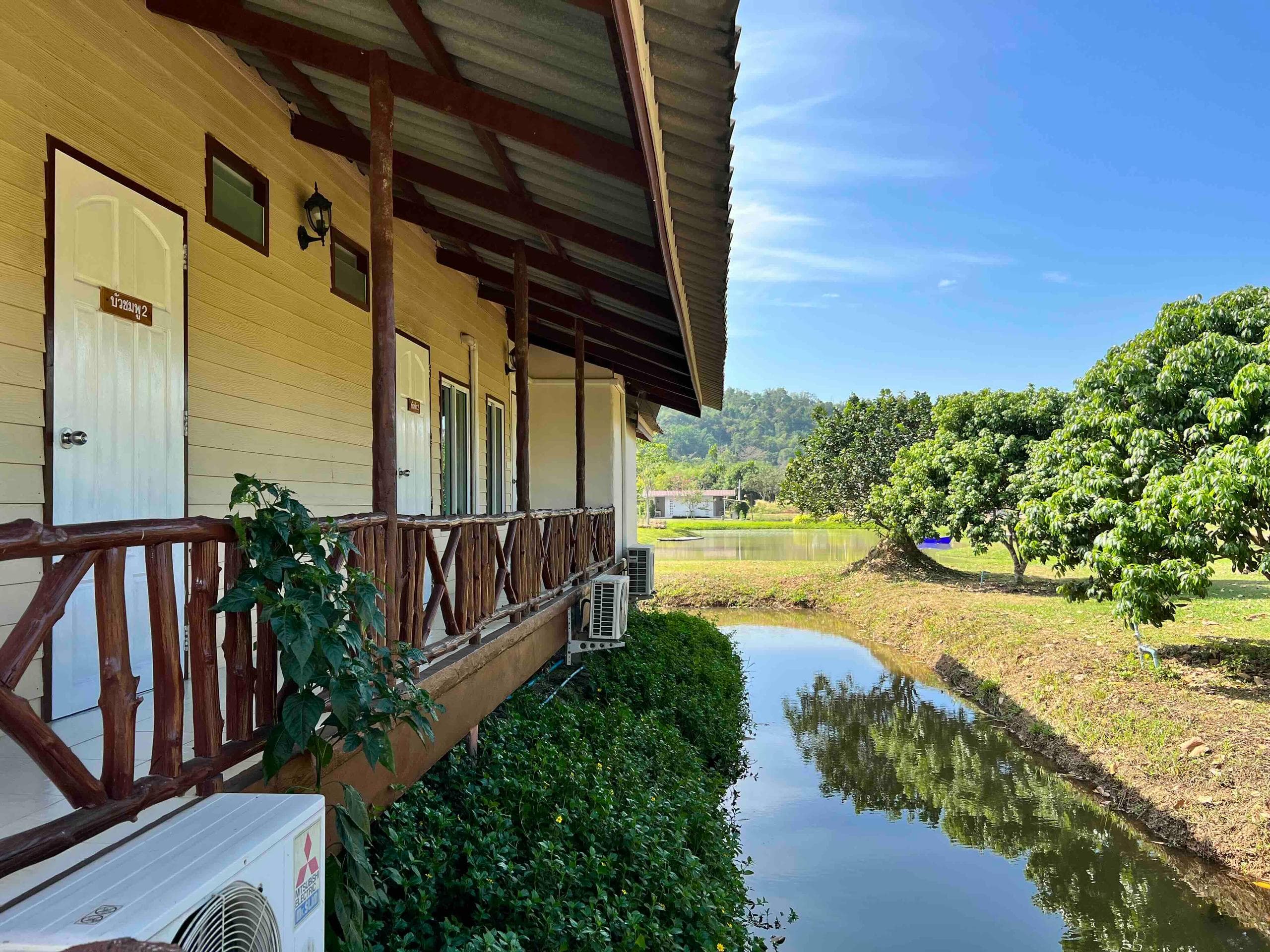 ห้องบัวชมพู บ้านสวนสายสมร ที่พักนครนายก