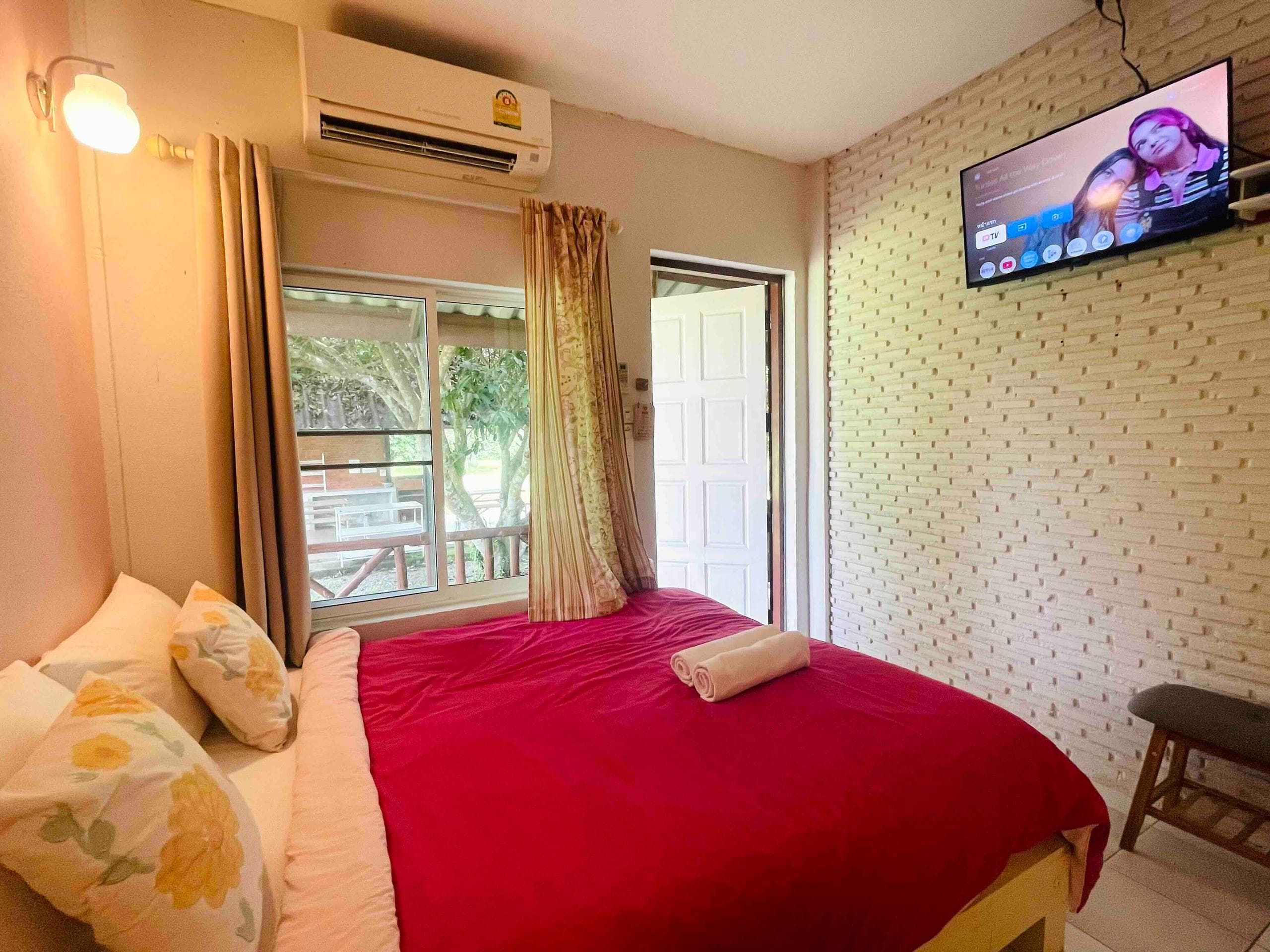 ห้องบัวชมพู บ้านสวนสายสมร ที่พักนครนายก